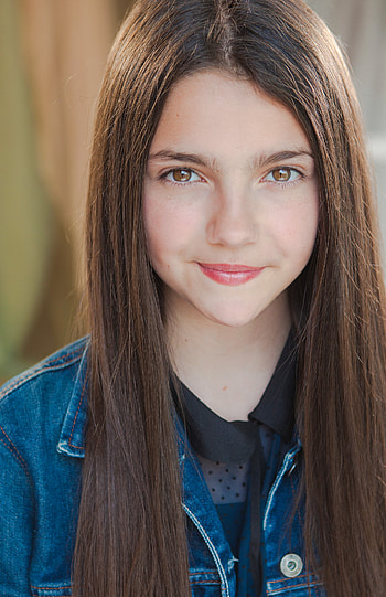 Emily Carey TV Shows, Rising star, Versatile actress, Dynamic performances HD phone wallpaper