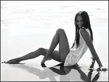 Zoe Saldana, actor, sexy, beauty, beach HD wallpaper
