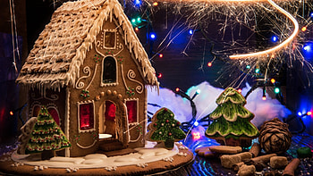 Christmas trees, Gingerbread House HD wallpaper