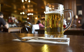 *** Pint of golden beer ***, glass, beer, pint, drinks, gold HD wallpaper