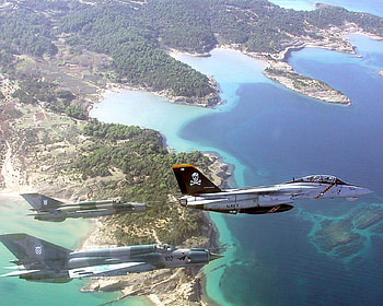 tomcat an f migs, f-14tomcat, formation, two croat mi g-21 fishbeds HD wallpaper