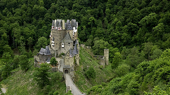 Emerald Eltz: Castle Among Ancient Trees — graphy, graphy, green, Eltz Castle, castle, tree HD wallpaper