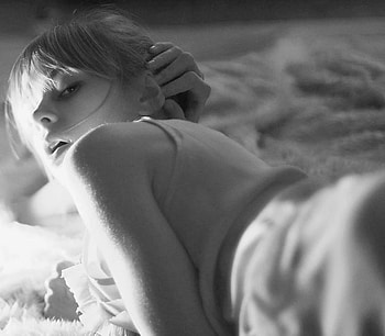 MODEL IN PORTRAIT, graphy, portrait, bw, woman, beauty HD wallpaper