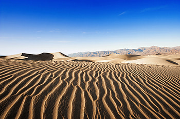 Blue sky, desert, dunes, sand HD wallpaper