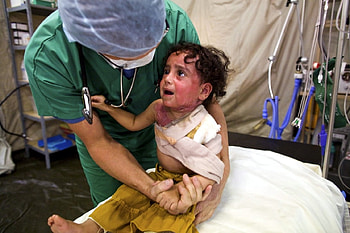 Opération plomb durci, gaza, black, graphy, palestine, waiting peace, israel, very sad, kid, wall, blood, humanity, unhappiness, dom, separation, adversity, politique skz, pain, alone, not cool, sadness, nurse, war, hand, liberty, wounded, sad, bombing, peace, doctor, child HD wallpaper