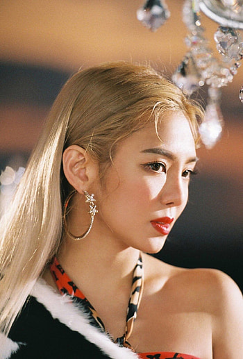 Hyoyeon, Girls' Generation, Memorable moments, Stunning visuals HD phone wallpaper