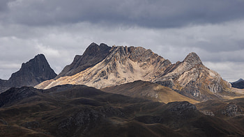 Sun Breaking Through The Clouds In The Cordillera Huayhuash, sun, mountains, clouds, sky, cordillera-huayhuash, nature HD wallpaper