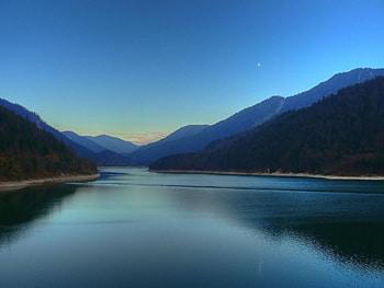 Moon over Lake Sylvenstein, blue, moon, lake HD wallpaper