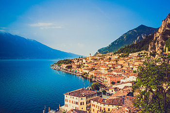 Italy vacation, Lake Garda destination, Affordable holidays, Booking with Holidaycheck HD wallpaper
