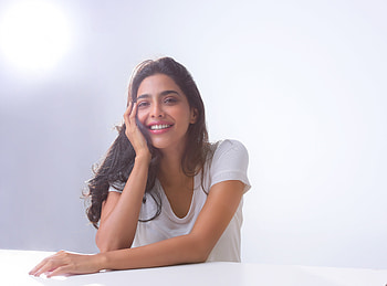 Aishwarya Lekshmi, Women, Actress, Bollywood, Brunette, Indian, Model, Smile HD wallpaper