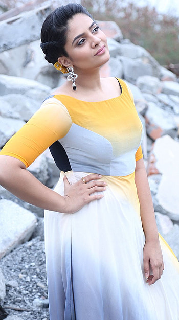 Sreemukhi, telugu actress, model HD phone wallpaper