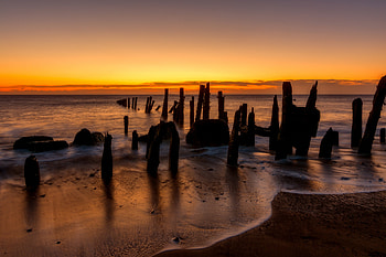 Groynes, sunset, sea, beach HD wallpaper