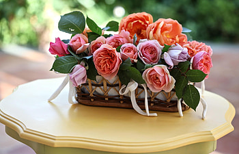 Flowers, Roses, Leaves, Table, Disbanded, Loose, Basket HD wallpaper