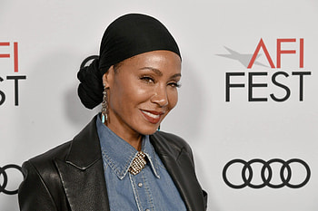 Jada Pinkett Smith, Bald look, Inspiring transformation, Self-confidence HD wallpaper
