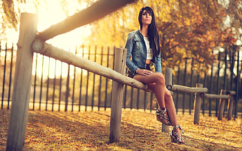 On The Rail, cowgirls, rail, ranch, fence, brunettes HD wallpaper