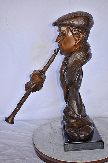 Arnadia bust, Bronze statue, Nifao Musicista, Clarinet player sculpture HD phone wallpaper