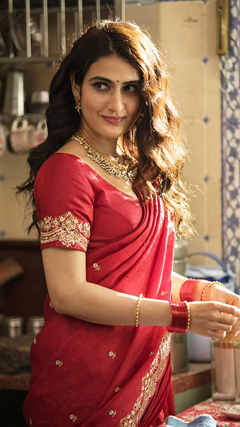 Fatima Sana Sheikh, bollywood actress, sarees HD phone wallpaper