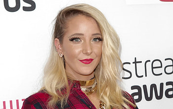 Jenna Marbles, Youtube influencer, Blackface backlash, Digital activism HD wallpaper
