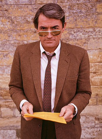 Gregory Peck, Iconic fashion, Arabesque inspiration, Stylish on-screen presence HD phone wallpaper