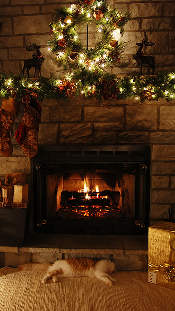 Christmas wreath, Fireplaces HD phone wallpaper