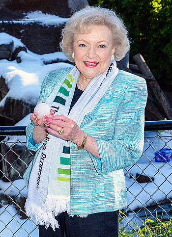 Betty White movies, Best moments, Years HD phone wallpaper