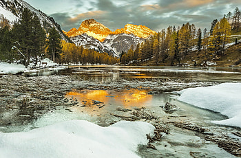 Mountain shine, winter, Switzerland, reflection, snow, shine, trees, sunset, frost, landscape, swiss, beautiful, rocks, lake, mountain, cliffs, forest, peak HD wallpaper