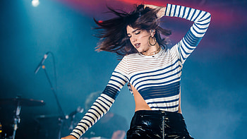 Dua Lipa Live Performing , dua-lipa, music, celebrities, girls HD wallpaper