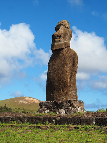 Easter Island, Moai spots, Remote travel, Ancient mysteries HD phone wallpaper