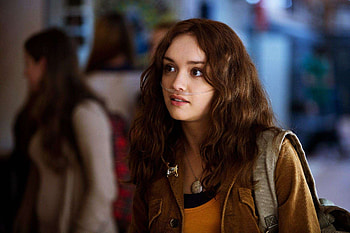 Olivia Cooke, , TV Shows, Elegant dress HD wallpaper
