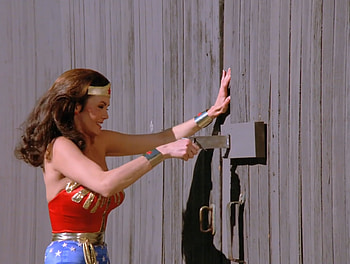 No Problem for Wonder Woman!, Wonder Woman TV Show, WW, door, lock, Lynda Carter, Wonder Woman HD wallpaper
