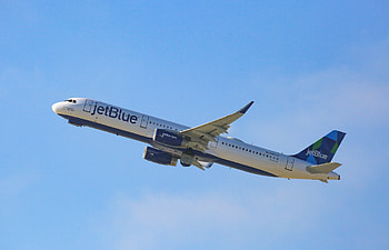 JetBlue Airways, Premium Mint cabin, Affordable luxury, Air travel experience HD wallpaper