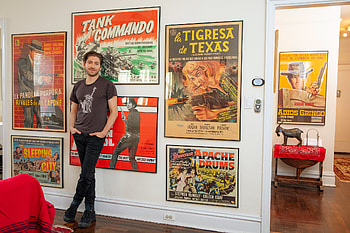 Michael Zegen, Tchotchkes, Feel-good power, New York Times HD wallpaper