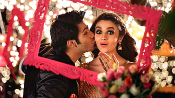 Alia Bhatt Kissing Varun Dhawan, alia-bhatt, indian-celebrities, desi-girls, girls, varun-dhawan HD wallpaper