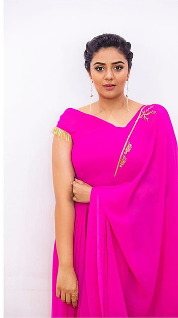 Sreemukhi, telugu actress anchor, model HD phone wallpaper