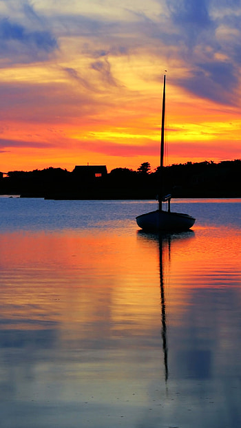 Sunset and sailboat, Marthas Vineyard, Windows 10 spotlight, USA HD phone wallpaper