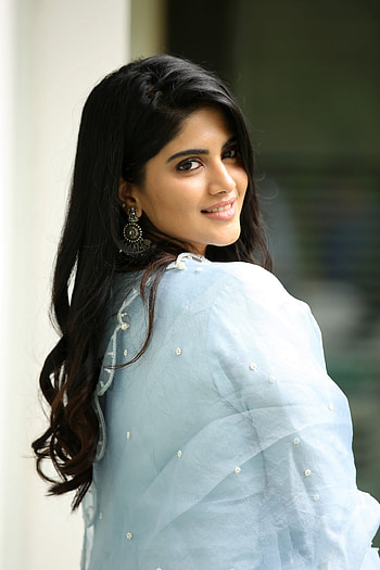 Megha akash, lip, Telugu_actress HD phone wallpaper