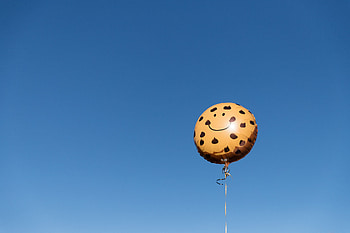 Sky, Miscellanea, Miscellaneous, Balloon, Smile, Emoticon, Smiley HD wallpaper