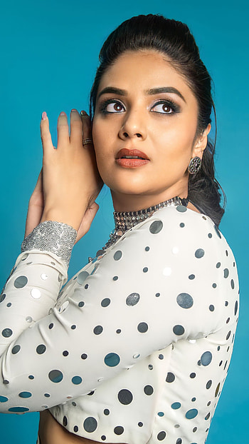 Sreemukhi, telugu actress HD phone wallpaper