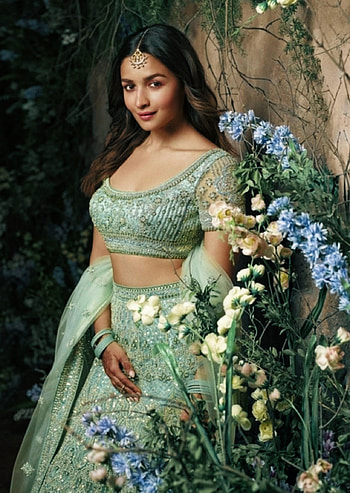 Alia bhatt, people_in_nature, hair HD phone wallpaper