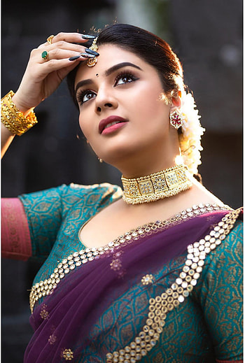 Sreemukhi, head, Telugu actress, hair HD phone wallpaper
