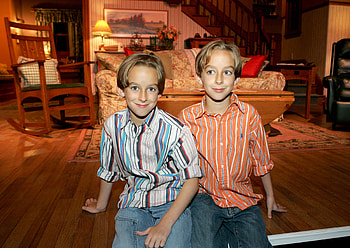 Raymond TV series, Sawyer Sweeten, Child actor, Death HD wallpaper