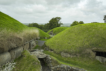 Newgrange, Visiting Bru na boinne, Passage tombs, Irish adventure HD wallpaper