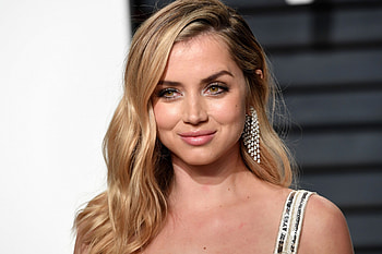 Ana De Armas, Celebrity, Actress, Blonde, Brown Eyes, Cuban, Earrings HD wallpaper