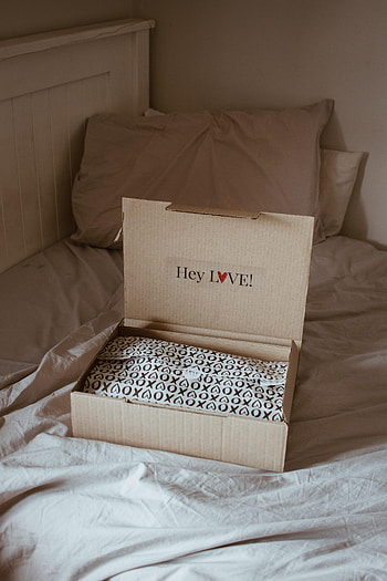 Words, Cloth, Inscription, Box, Present, Gift, Packaging HD phone wallpaper
