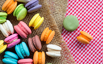 Macarons, dessert, food, cookies HD wallpaper