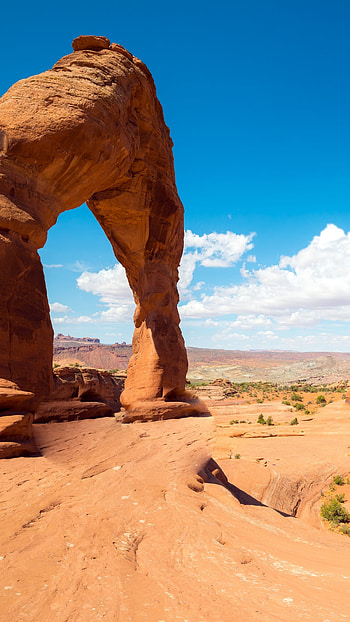 Delicate arch, Utah's landmark, Cloudy atmosphere HD phone wallpaper