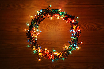 Christmas wreath, Cock background, Handmade craftsmanship, Festive HD wallpaper