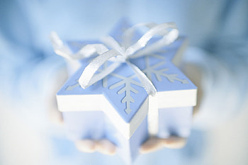 ❃Be generous, make someone happy❃, winter, present, wonderful, gift, someone special, precious, snowflake, theme, bow, white, merry christmas, entertainment, ribbon, hands, fashion, soft blue, forever HD wallpaper