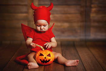 Ready for Halloween, horns, cute, baby, orange, copil, demon, halloween, costume, red, pumpkin, child HD wallpaper