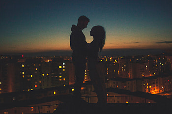 Couple Silhouette City View Behind, couple, love, silhouette, city, graphy HD wallpaper